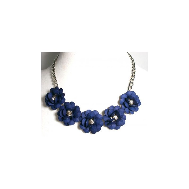 Collier fleurs bleues et strass sur chaîne métal