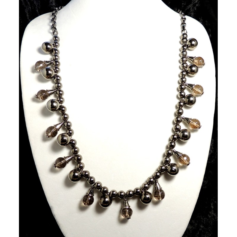 Collier en acier, chaîne avec maillons larges et  billes acier, perles facetées couleur d'ambre