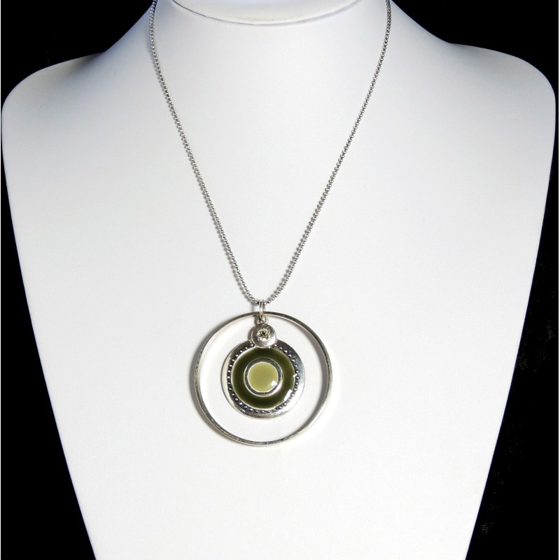 Collier avec chaîne perlée, pendentif 2 cercles et médaillon laqué vert de gris