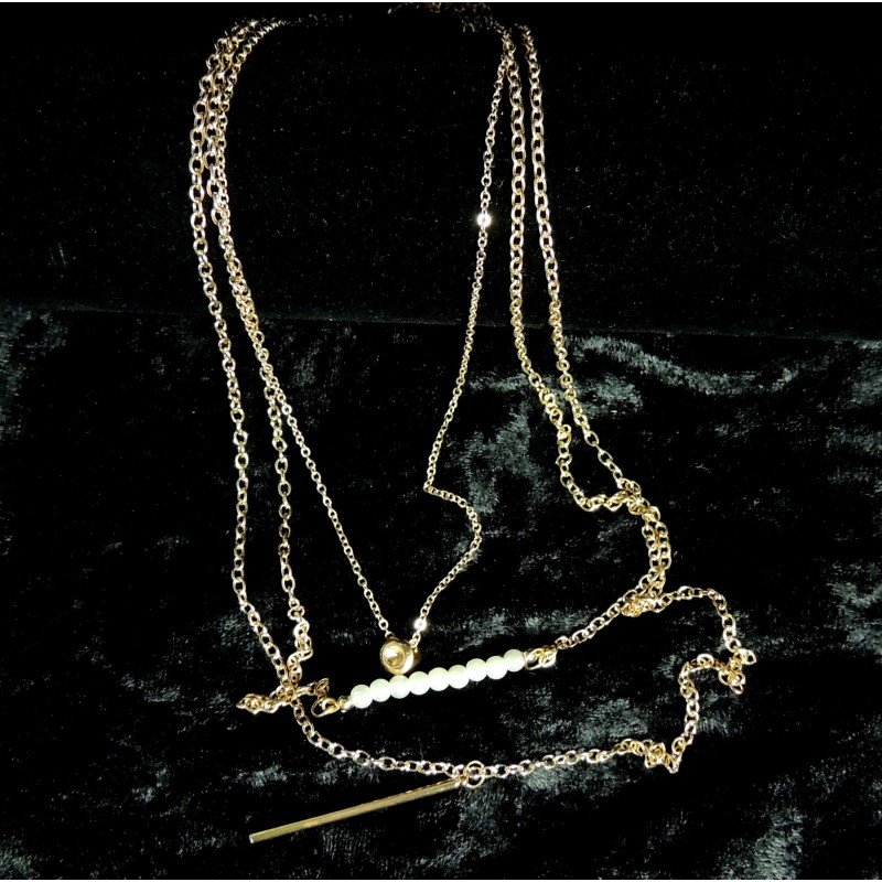 Collier fin en métal doré 3 niveaux avec une barrette de perles blanches nacrées