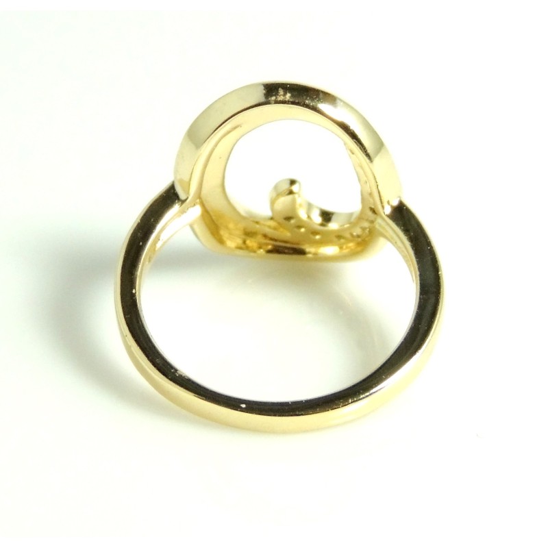 Bague en plaqué or de forme ovale ornée de petits diamants (zirconium)