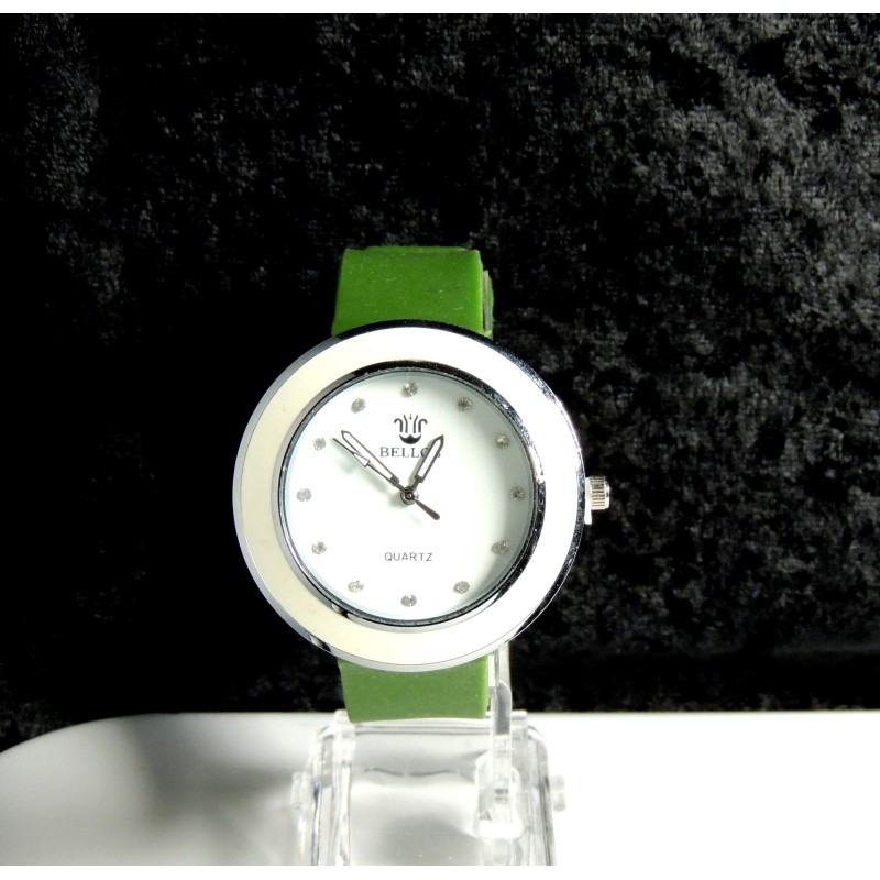 Montre femme avec cadran blanc et bracelet en silicone de couleur vert kaki