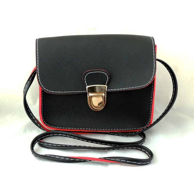 Mini sac à main noir avec doublure rouge et bandoulière réglable