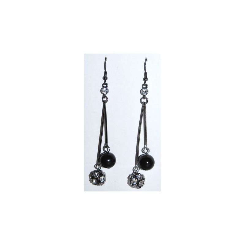Boucles perles blanche et noire, chaînes pendantes