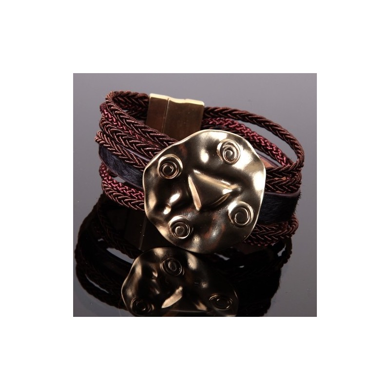 Bracelet Amerindia fashion sur cordons multitangs, plaque martelée dorée en déco