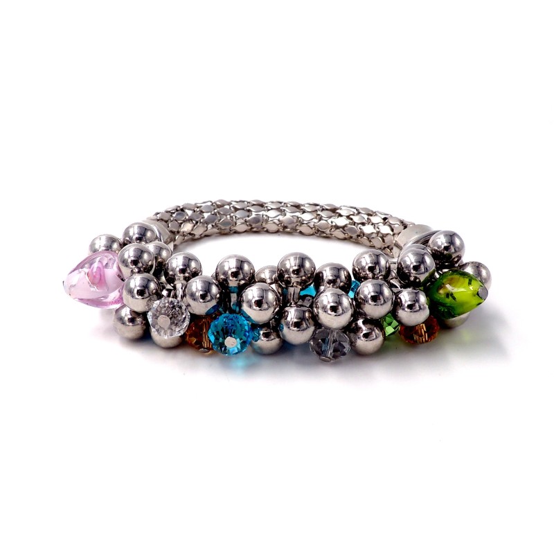Bracelet design en métal argenté orné de perles de métal et perles de couleur