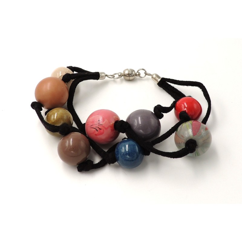 Bracelet en cuir noir et perles de différentes couleurs