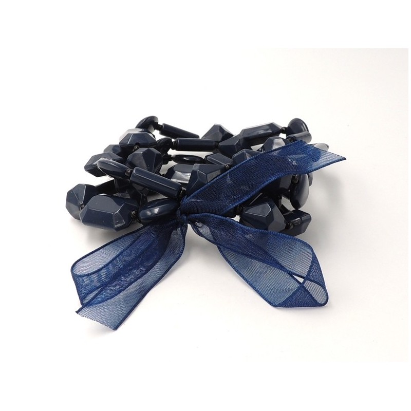 Bracelet avec 4 rangs de pierres couleur bleu foncé, ruban assorti