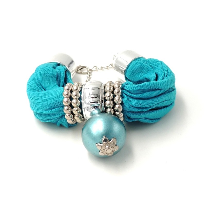Bracelet en tissu de couleur turquoise ornés d'anneaux argentés