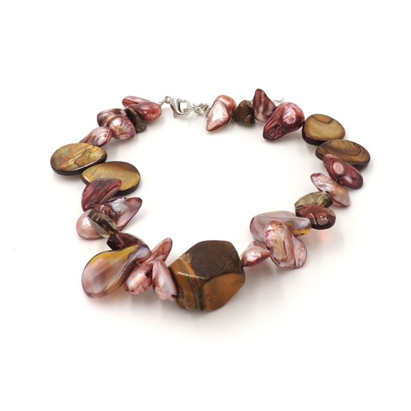 Bracelet orné de pierres semi précieuses et nacre dans des tons de marron