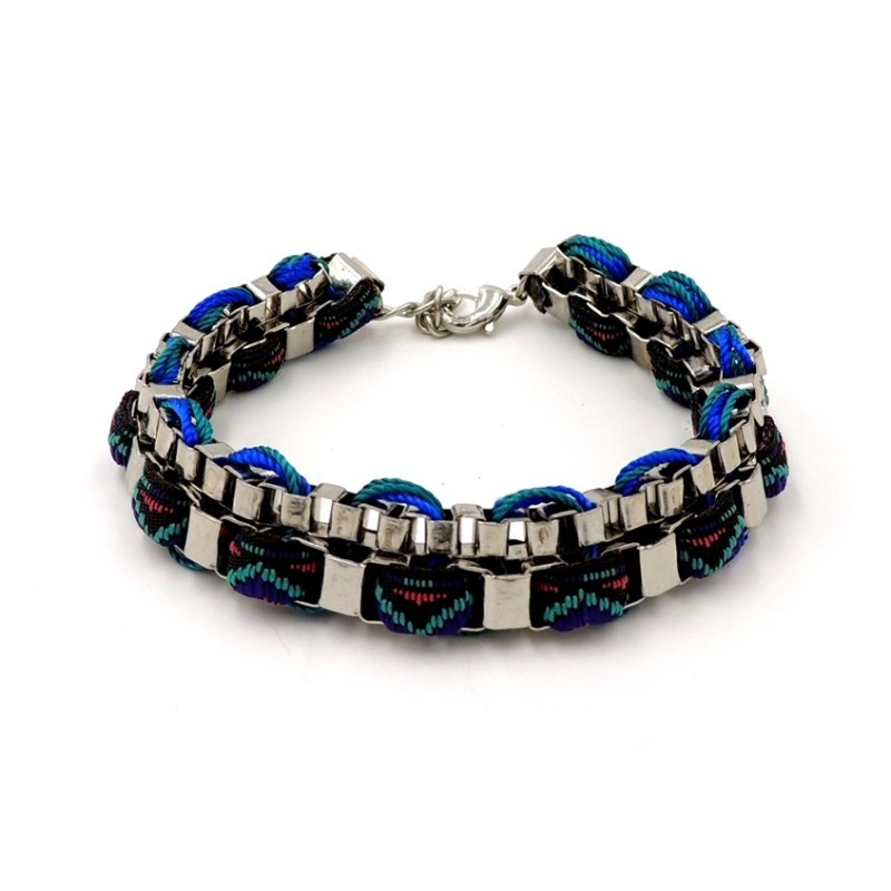 Bracelet métal, chaîne cubique et tissu bleu brésilien