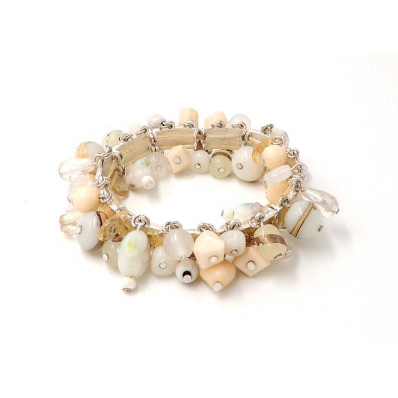 Bracelet de la marque Ikita formé de plaques de métal, perles et pierres tons pastel 