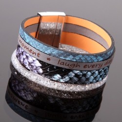 Bracelet fashion style multirangs avec texte, résille déco reptile et strass
