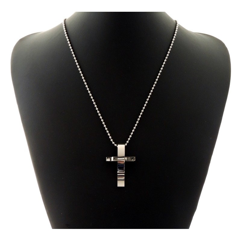 Collier en acier inoxydable avec un pendentif très design en forme de croix